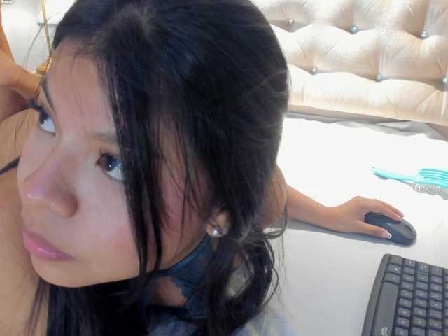 Llittlemaya live cam on BongaCams