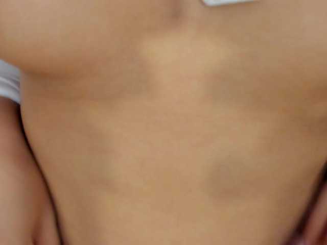 Llittlemaya live cam on BongaCams