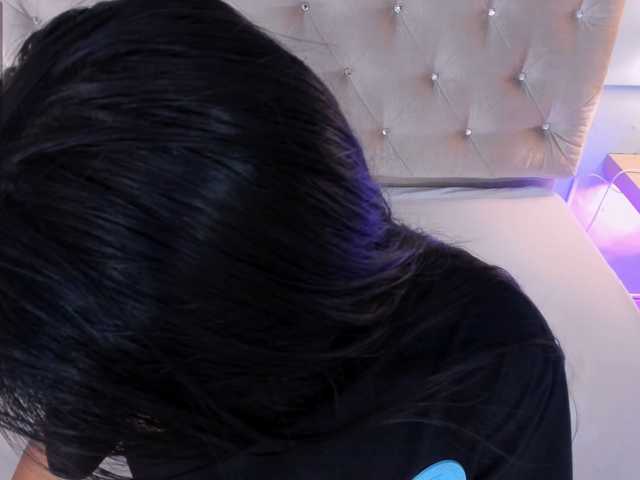 Llittlemaya live cam on BongaCams