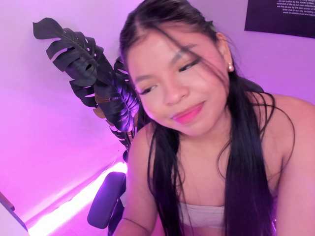 Llittlemaya live cam on BongaCams