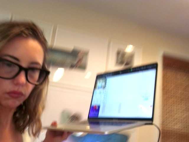 Ambrrr live cam on BongaCams