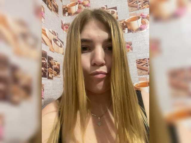 Anetta28, en directo ahora en BongaCams
