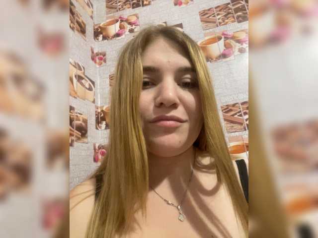 Anetta28, en directo ahora en BongaCams