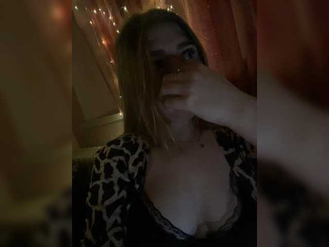 Anetta28 live cam on BongaCams