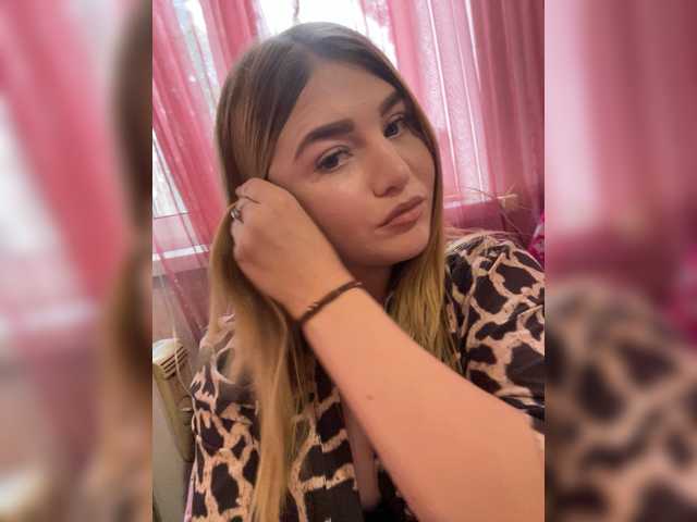 Anetta28 live cam