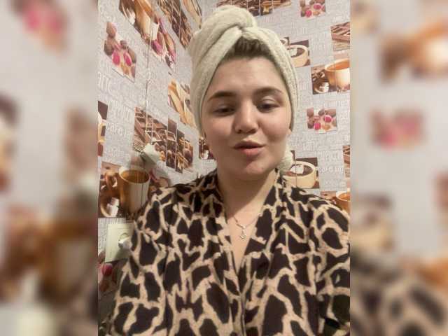 Anetta28, en directo ahora en BongaCams