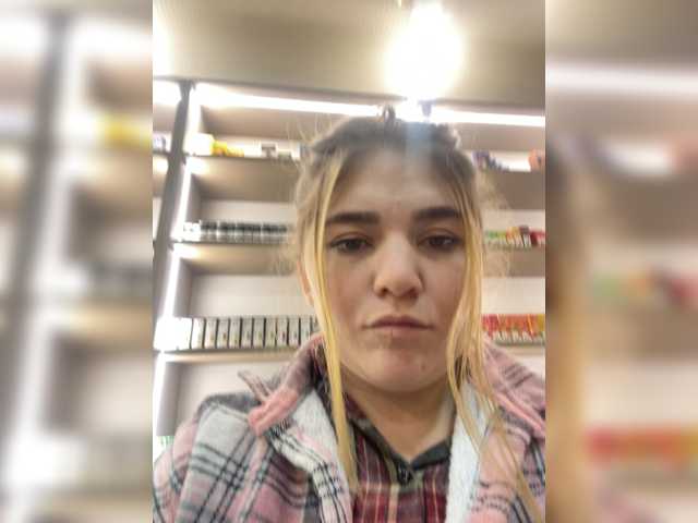 Anetta28, en directo ahora en BongaCams