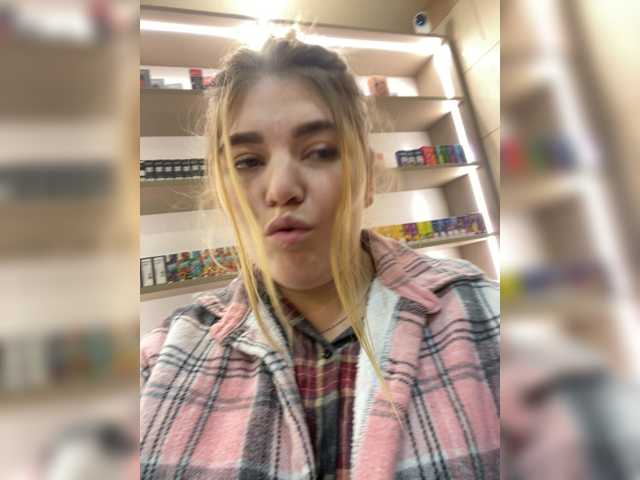 Anetta28, en directo ahora en BongaCams