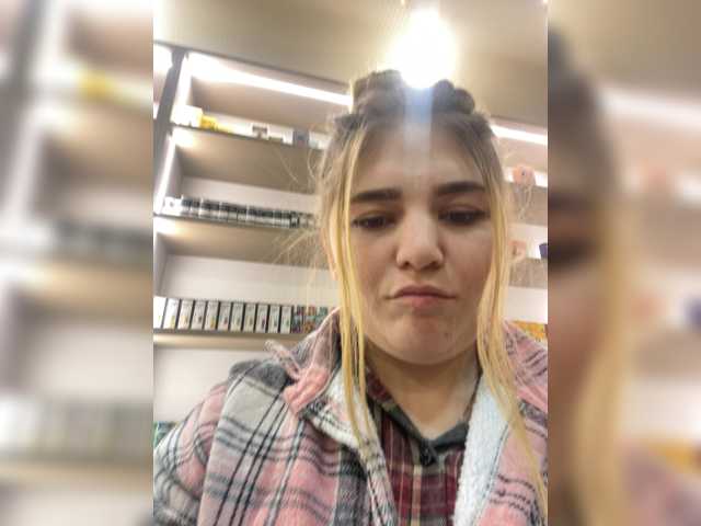 Anetta28, en directo ahora en BongaCams
