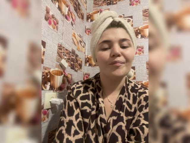 Anetta28, en directo ahora en BongaCams