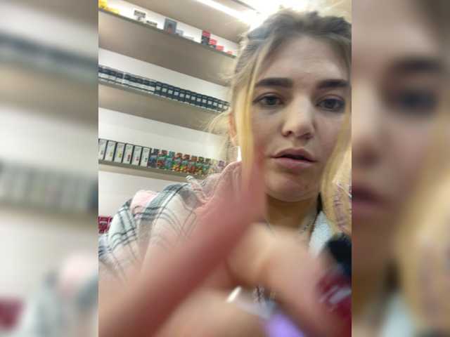 Anetta28, live now on BongaCams