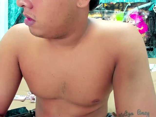 le modèle Kickandpuch est en webcam porno dans un show sur le site bongacams, il possède les tags suivants: Latino/Hispanic,Brunette,Shaved