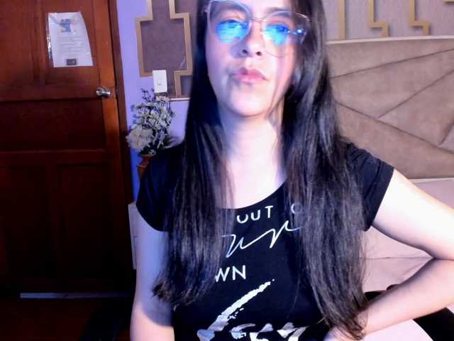 cristina-whitee live cam preview