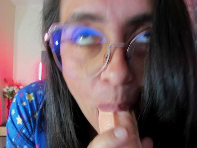 cristina-whitee live cam on BongaCams
