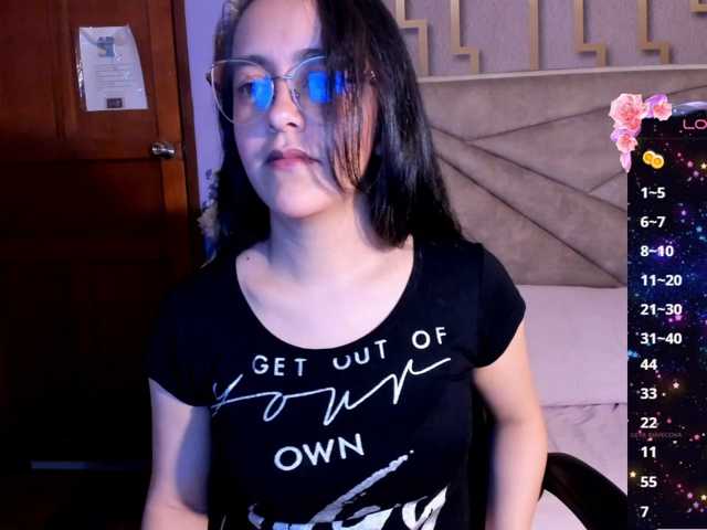 cristina-whitee live cam preview
