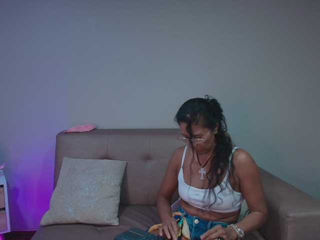 CharlotteRoux — live female cam