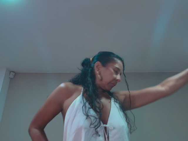 CharlotteRoux live cam preview