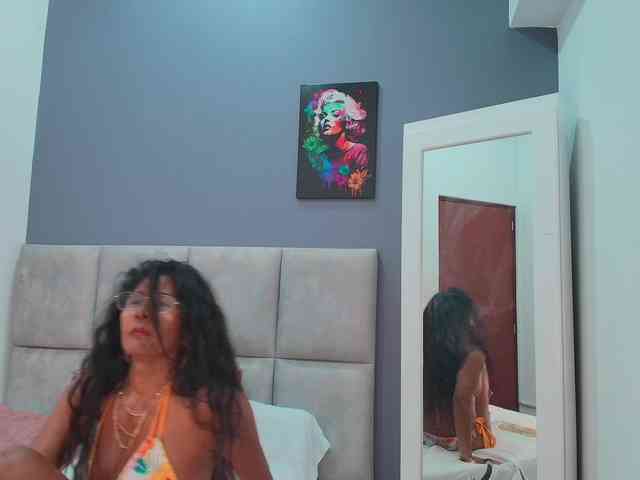 CharlotteRoux webcam