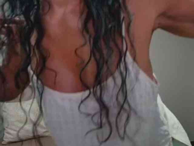 CharlotteRoux live female cam on bongacams