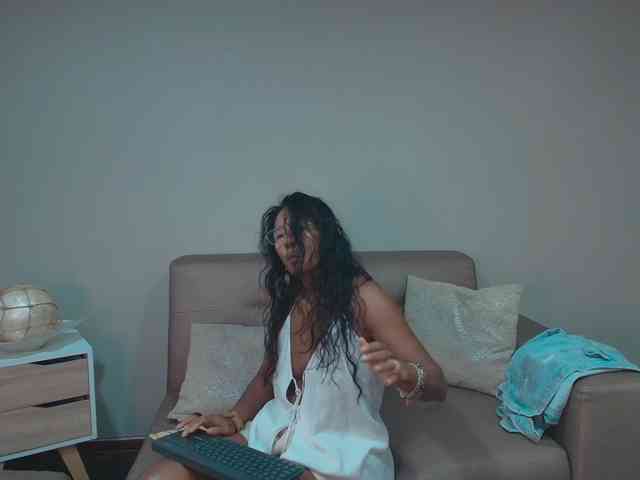CharlotteRoux webcam