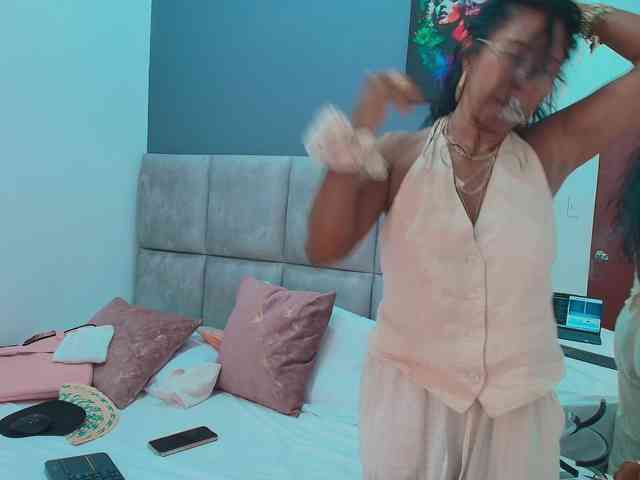 CharlotteRoux webcam
