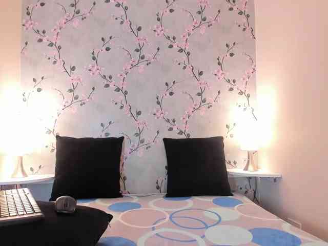 EllieRyder webcam