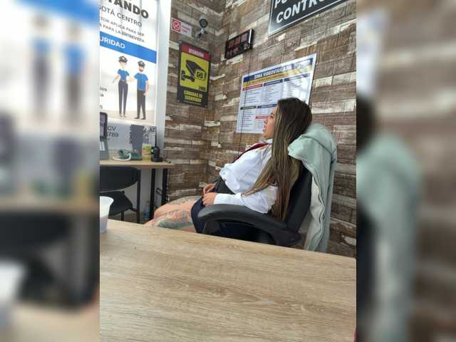 Ariana--7 live cam on BongaCams
