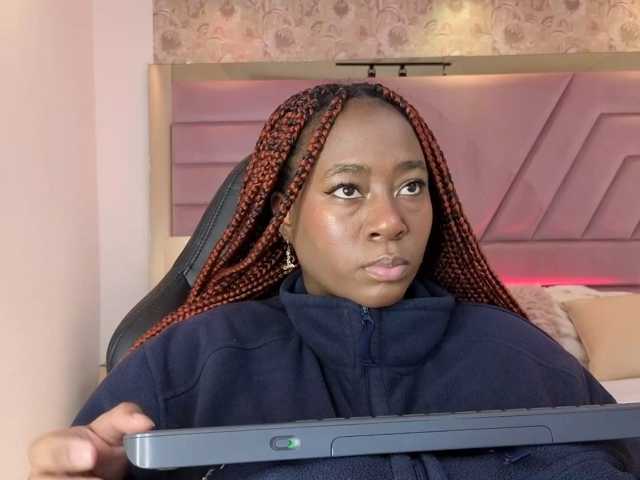 le modèle IvyRain est en webcam porno dans un show sur le site bongacams, il possède les tags suivants: Ebony,Redhead,Trimmed