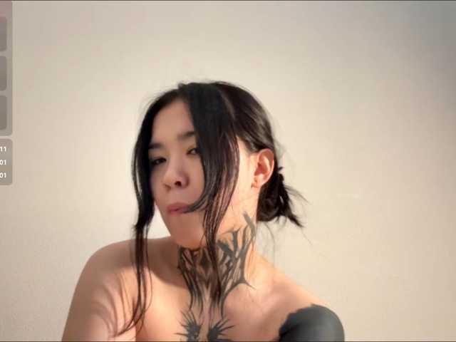 your-ghoulz live cam preview