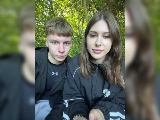 13kissme13 — live couple cam