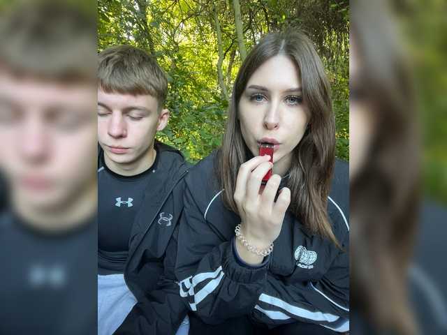 13kissme13 — live couple cam