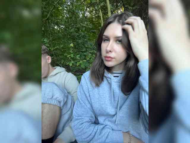 13kissme13's cam show statistics and live stream
