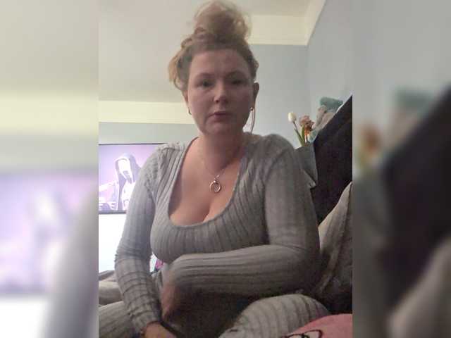Busty01473Redheadfire86