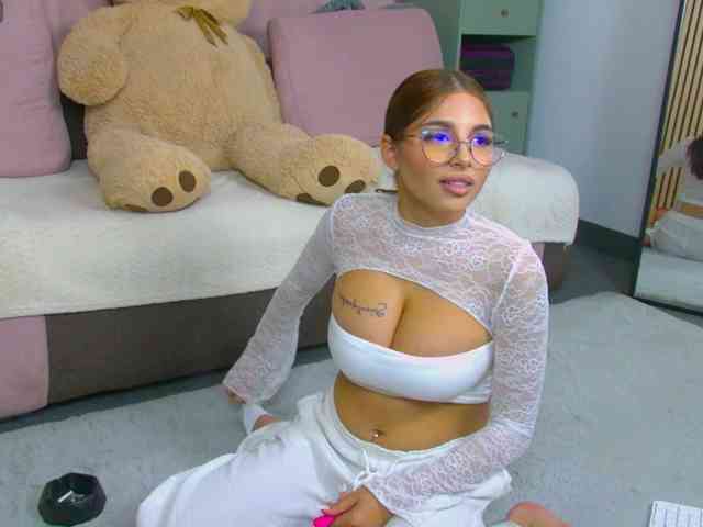 PreggoPrincess webcam