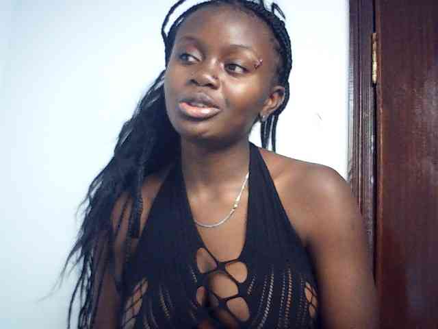 Model: PreggoBeauty
