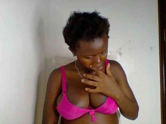 Model: PreggoBeauty
