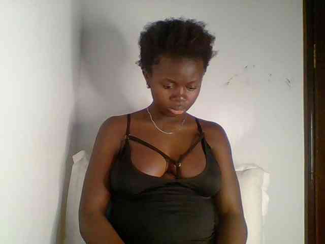 Model: PreggoBeauty