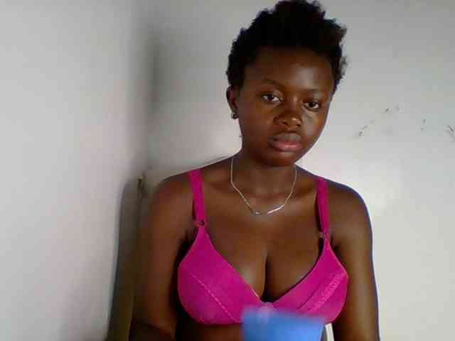 Model: PreggoBeauty