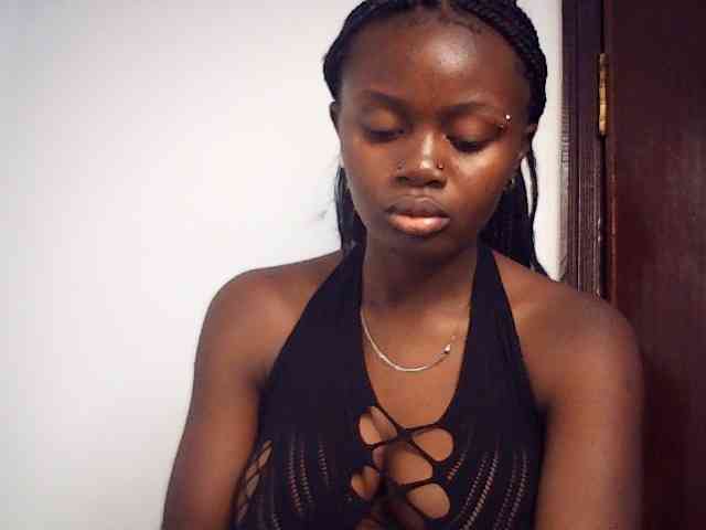 Model: PreggoBeauty