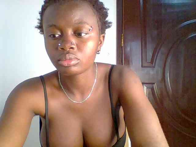 Model: PreggoBeauty
