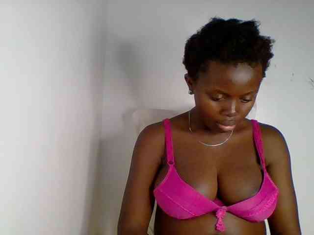 Model: PreggoBeauty
