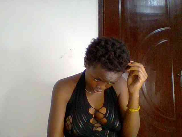 Model: PreggoBeauty