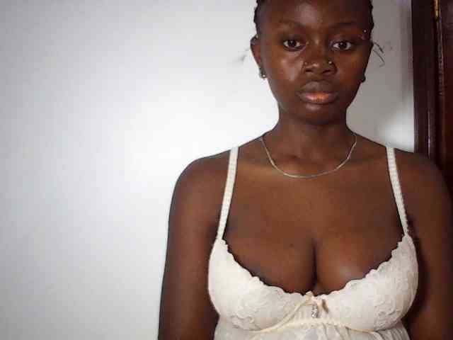 Model: PreggoBeauty