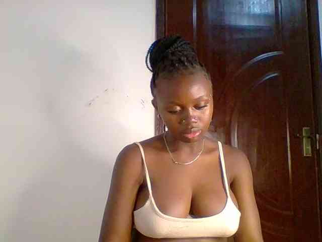 Model: PreggoBeauty