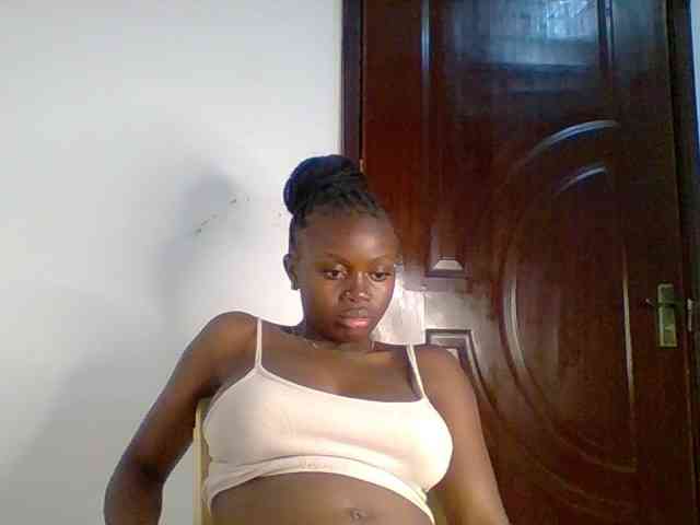 Model: PreggoBeauty