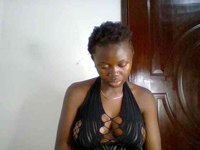 Model: PreggoBeauty