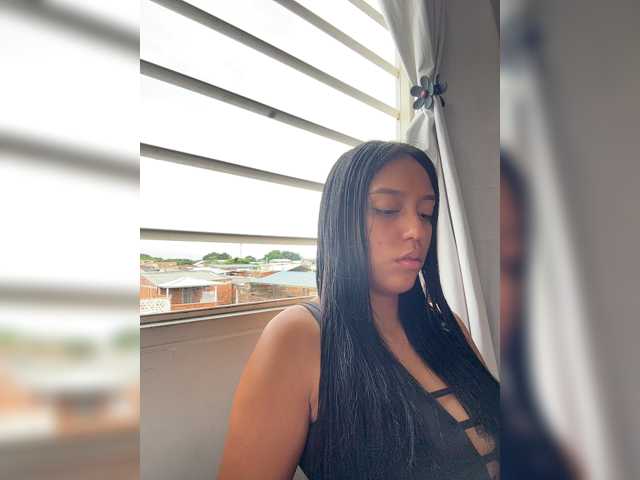 Mia-Rivers live cam preview