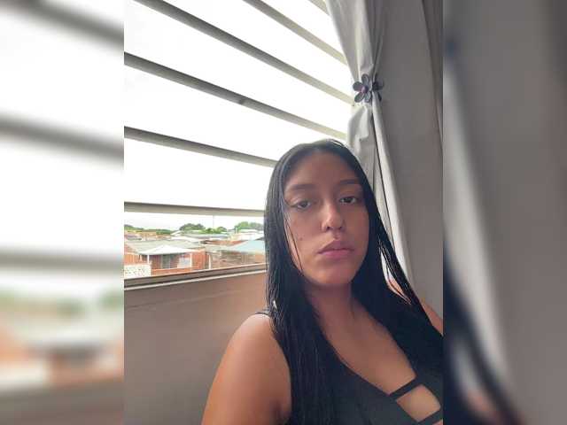 Mia-Rivers live cam preview