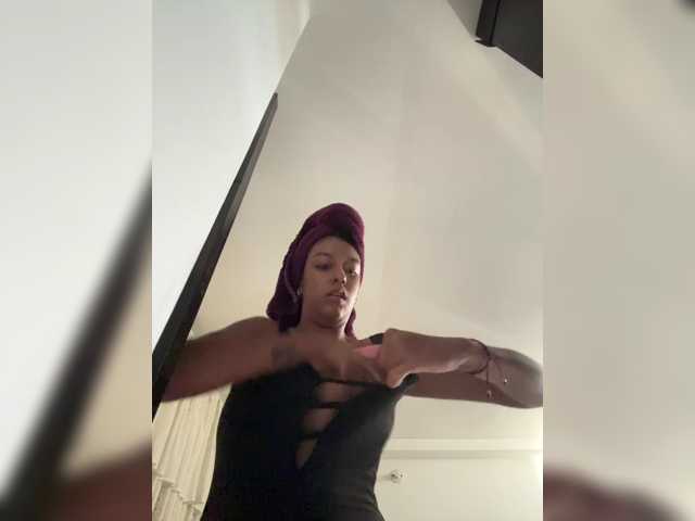 Mia-Rivers live cam preview