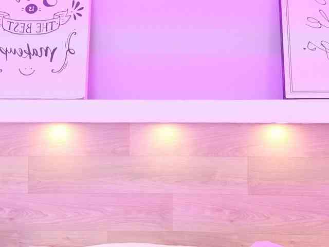 mia-rivers's live room